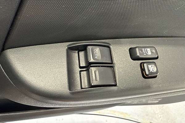 2016 Toyota Hiace Commuter KDH223R ELWB High Roof