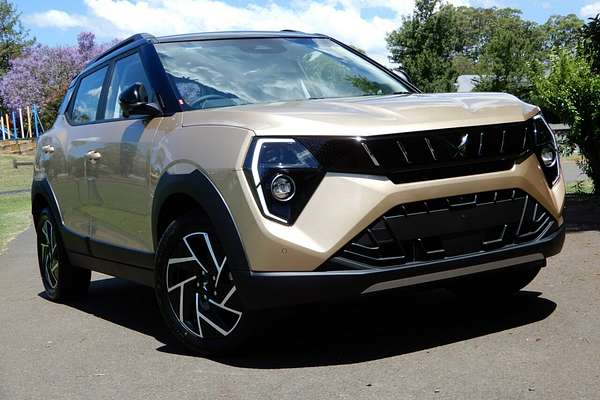 2025 Mahindra XUV 3XO AX7L