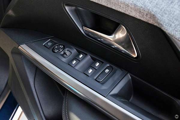 2025 Peugeot 3008 Allure Hybrid P64