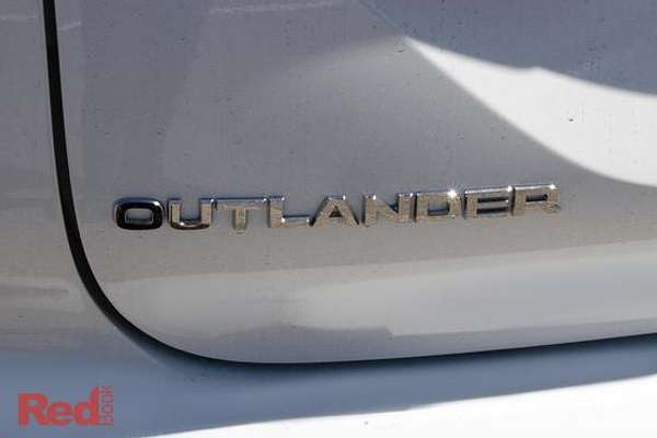 2025 Mitsubishi Outlander ES ZM