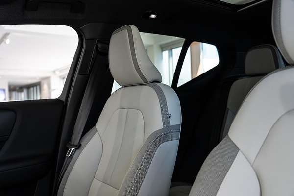2025 Volvo EX40 Ultra Single Motor Extended Range