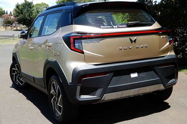 2025 Mahindra XUV 3XO AX7L