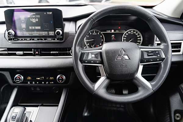 2025 Mitsubishi Outlander LS ZM