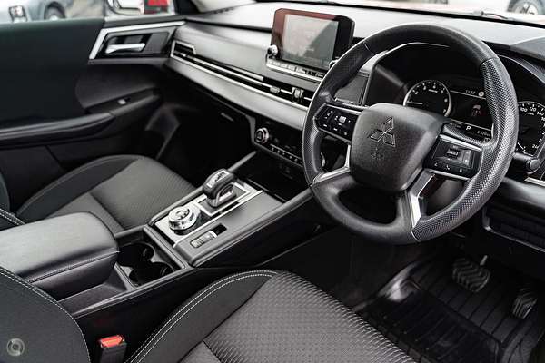 2025 Mitsubishi Outlander LS ZM
