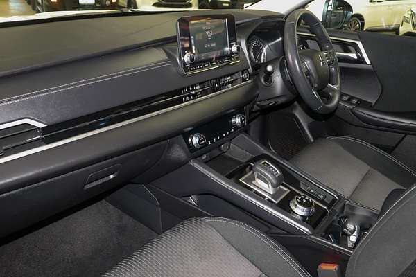 2024 Mitsubishi Outlander ES ZM
