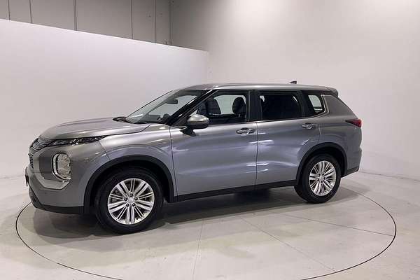 2023 Mitsubishi Outlander ES ZM