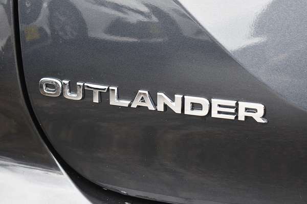 2024 Mitsubishi Outlander ES ZM