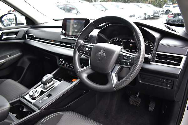 2024 Mitsubishi Outlander ES ZM