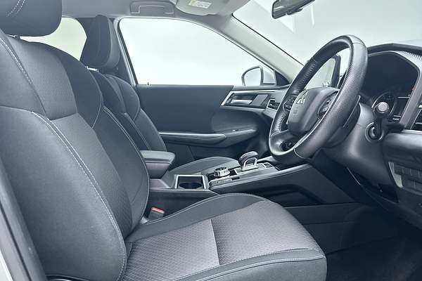 2024 Mitsubishi Outlander LS ZM