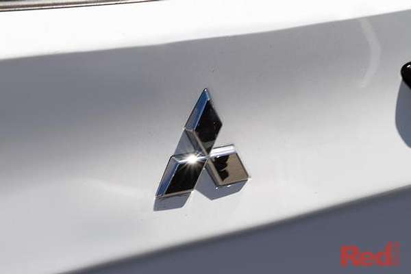 2025 Mitsubishi Outlander ES ZM