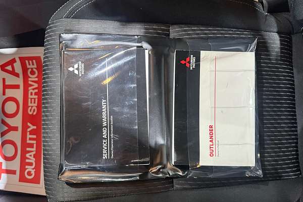 2023 Mitsubishi Outlander ES ZM