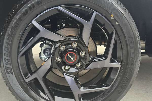 2025 Isuzu MU-X X-TERRAIN