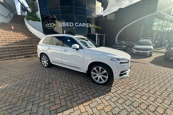 2022 Volvo XC90 B5 Momentum