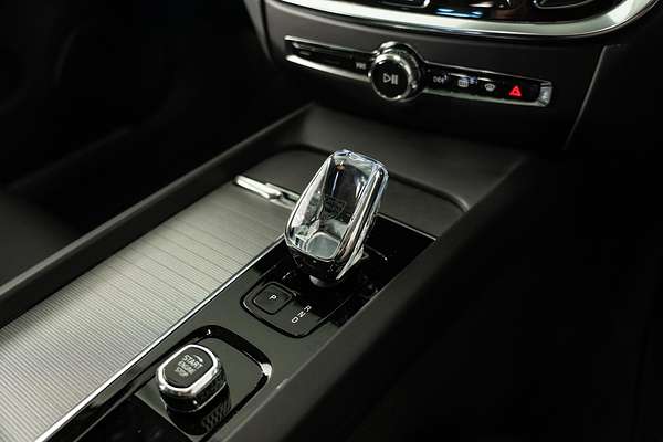 2024 Volvo V60 Cross Country Ultra B5 Bright