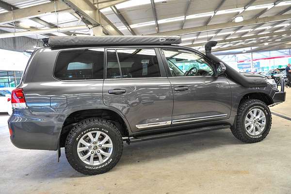 2017 Toyota Landcruiser Sahara VDJ200R