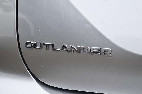 2024 Mitsubishi Outlander ES ZM