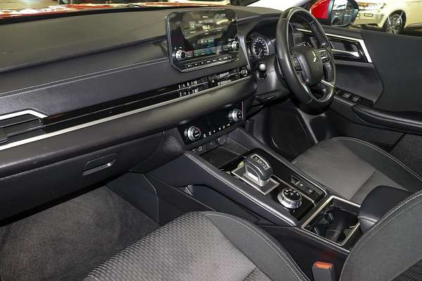 2024 Mitsubishi Outlander LS ZM