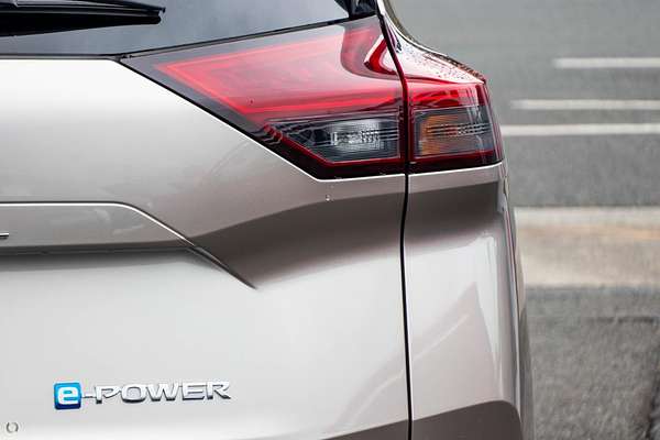 2025 Nissan X-TRAIL ST-L e-POWER T33