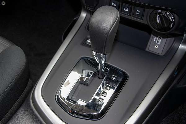 2025 Nissan Navara ST D23 4X4