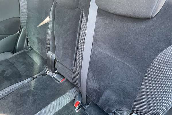 2011 Mitsubishi Outlander LS ZH