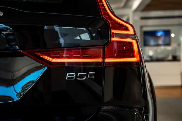 2024 Volvo V60 Cross Country Ultra B5 Bright