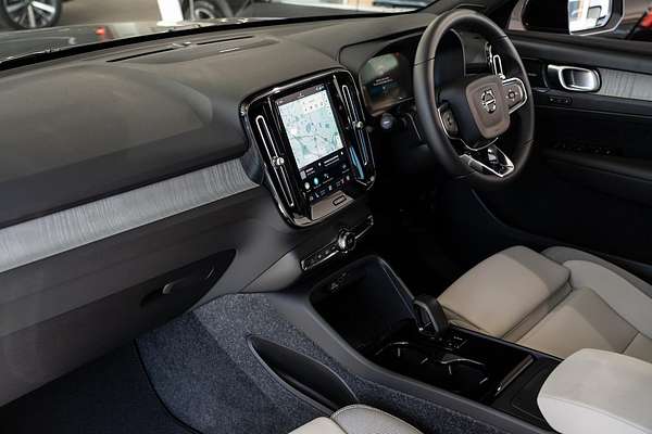 2025 Volvo EX40 Ultra Single Motor Extended Range
