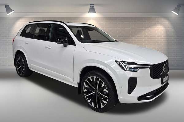 2025 Volvo XC90 Ultra B5 Dark