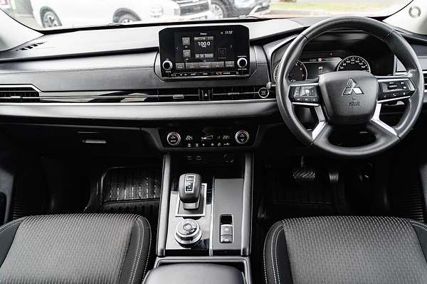 2025 Mitsubishi Outlander LS ZM