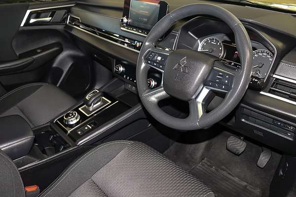 2024 Mitsubishi Outlander ES ZM
