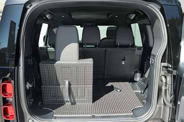 2025 Land Rover Defender 110 P400 S L663