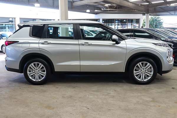 2024 Mitsubishi Outlander ES ZM