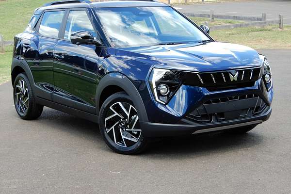 2025 Mahindra XUV 3XO AX7L