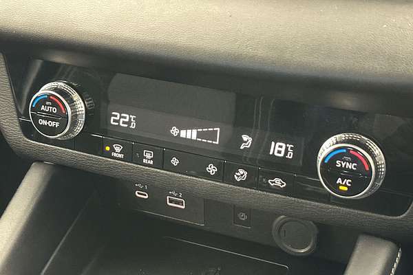 2023 Mitsubishi Outlander LS Black Edition ZM