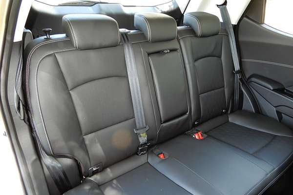 2025 Mahindra XUV 3XO AX7L