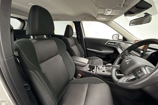 2023 Mitsubishi Outlander ES ZM