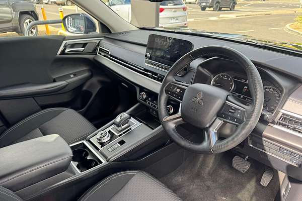 2023 Mitsubishi Outlander LS ZM