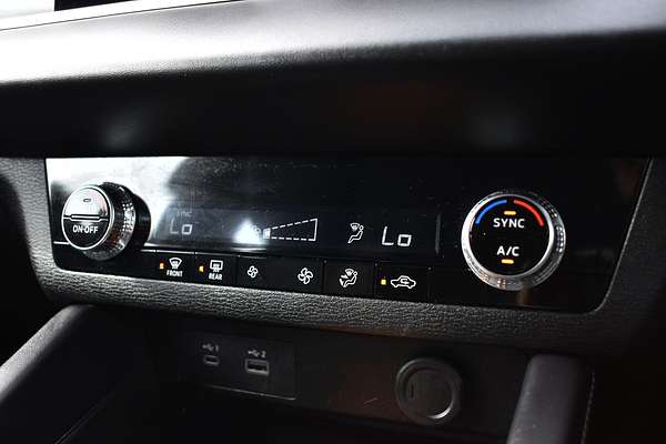2024 Mitsubishi Outlander ES ZM