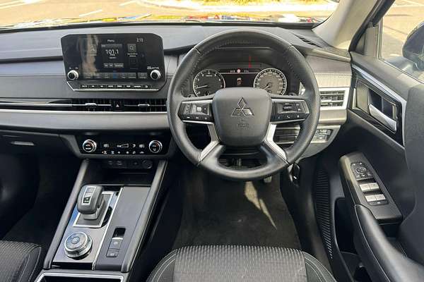 2023 Mitsubishi Outlander LS ZM