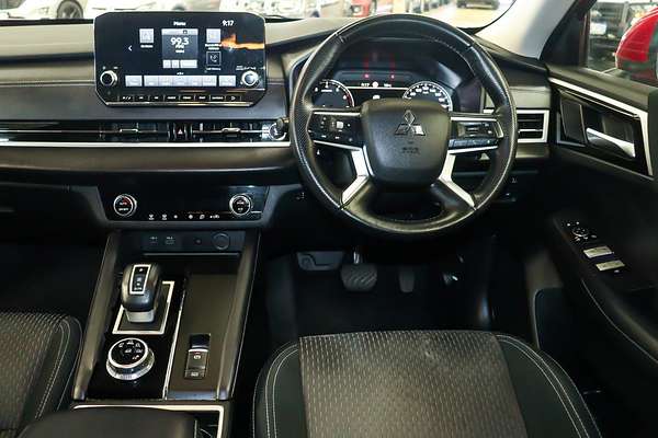 2024 Mitsubishi Outlander LS ZM