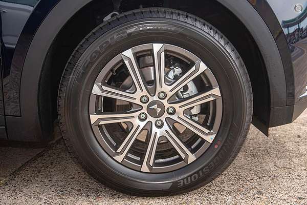 2025 Mahindra XUV700 AX7L