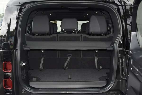 2025 Land Rover Defender 130 D350 X-Dynamic SE L663