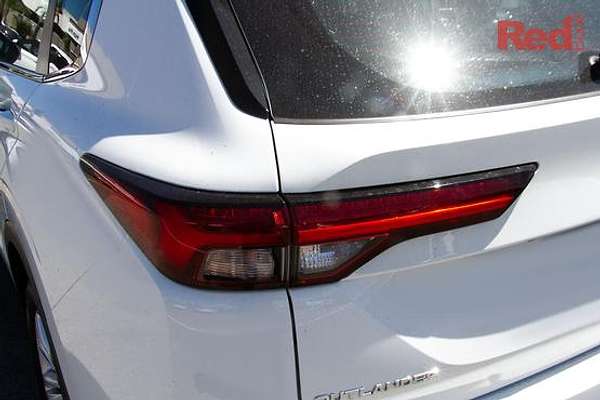 2025 Mitsubishi Outlander ES ZM