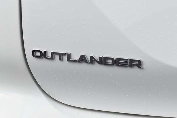 2024 Mitsubishi Outlander ES ZM