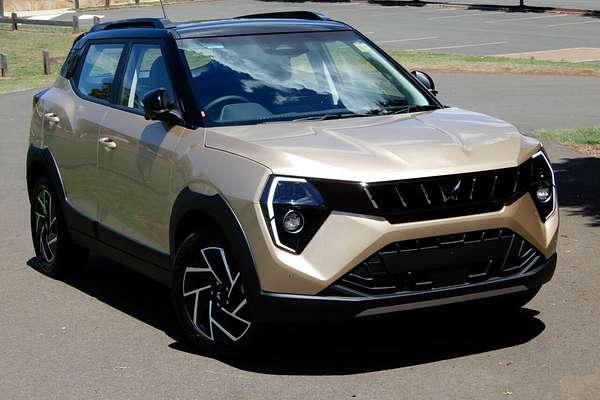 2025 Mahindra XUV 3XO AX7L