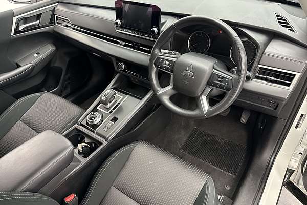 2023 Mitsubishi Outlander ES ZM