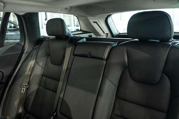2024 Volvo V60 Cross Country Ultra B5 Bright