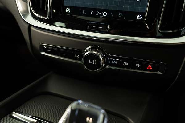 2024 Volvo V60 Cross Country Ultra B5 Bright