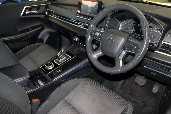 2024 Mitsubishi Outlander ES ZM
