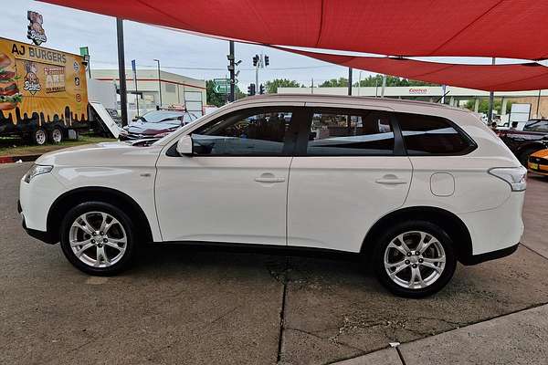 2014 Mitsubishi Outlander ES ZJ