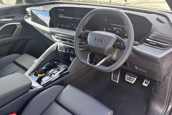 2025 Audi Q5 40 TDI Sport FY